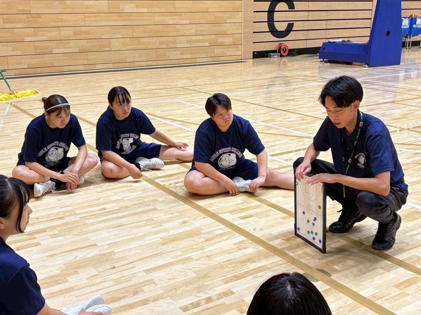 第29回全国専門学校バスケットボール選手権大会でのアップルスポーツカレッジのバスケットボール専攻科学生の様子