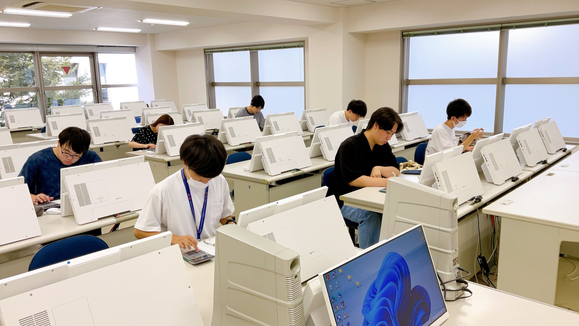 令和7年全国簿記競技大会で全国最多入賞を果たした新潟会計ビジネス専門学校の学生たち