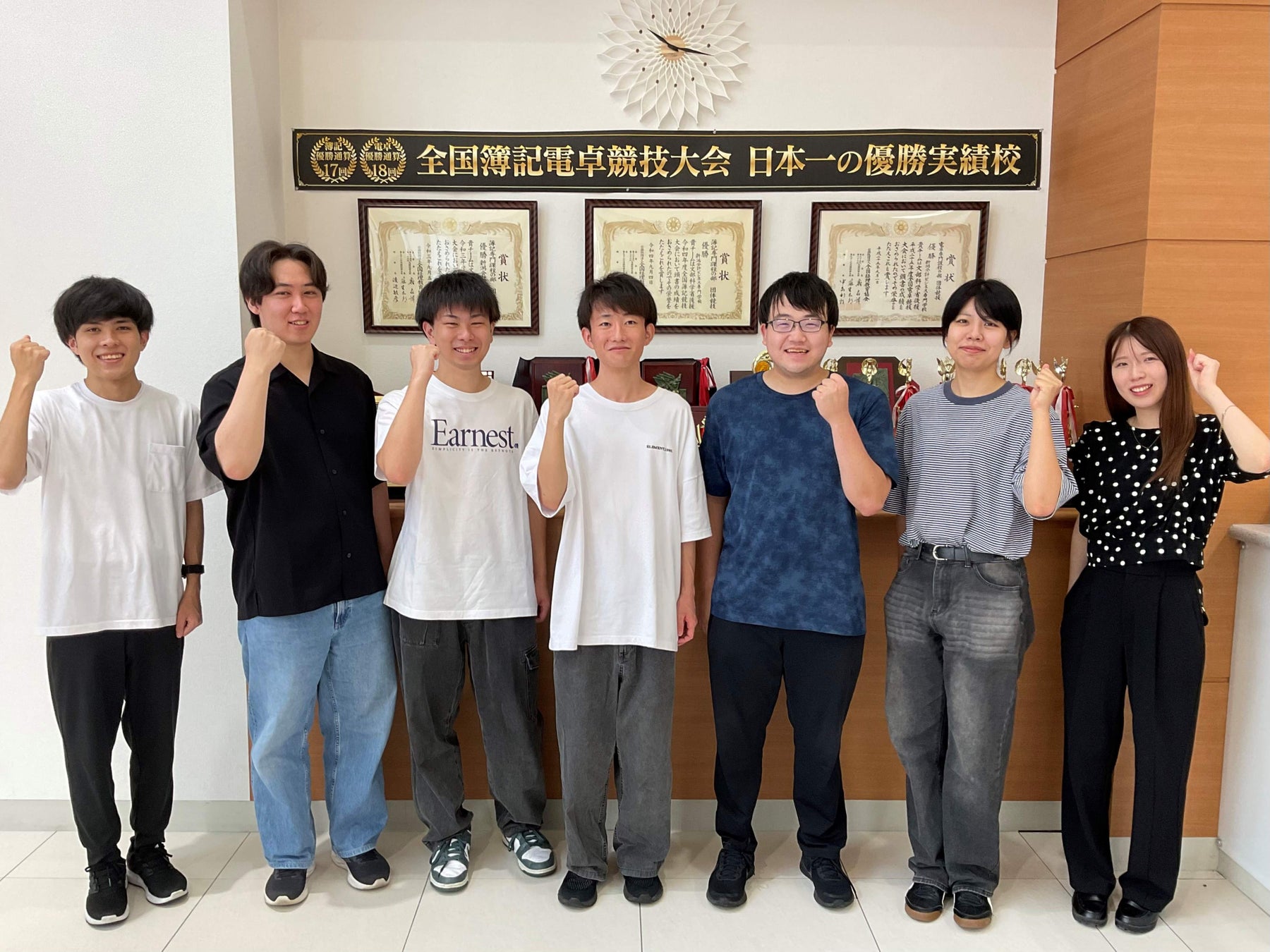 令和7年全国簿記競技大会で全国最多入賞を果たした新潟会計ビジネス専門学校の学生たち