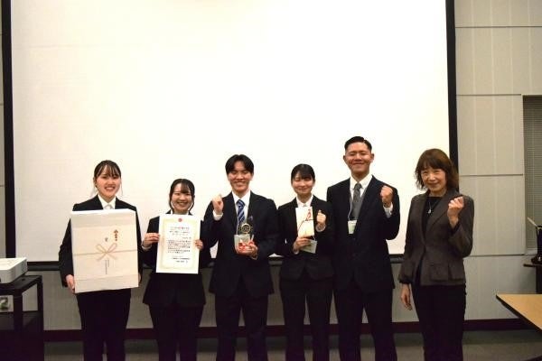 2025年11月8日に開催された「にいがた食と農の未来　学生ビジョンコンテスト2025」の決勝大会で最優秀賞を受賞した新潟食料農業大学の学生