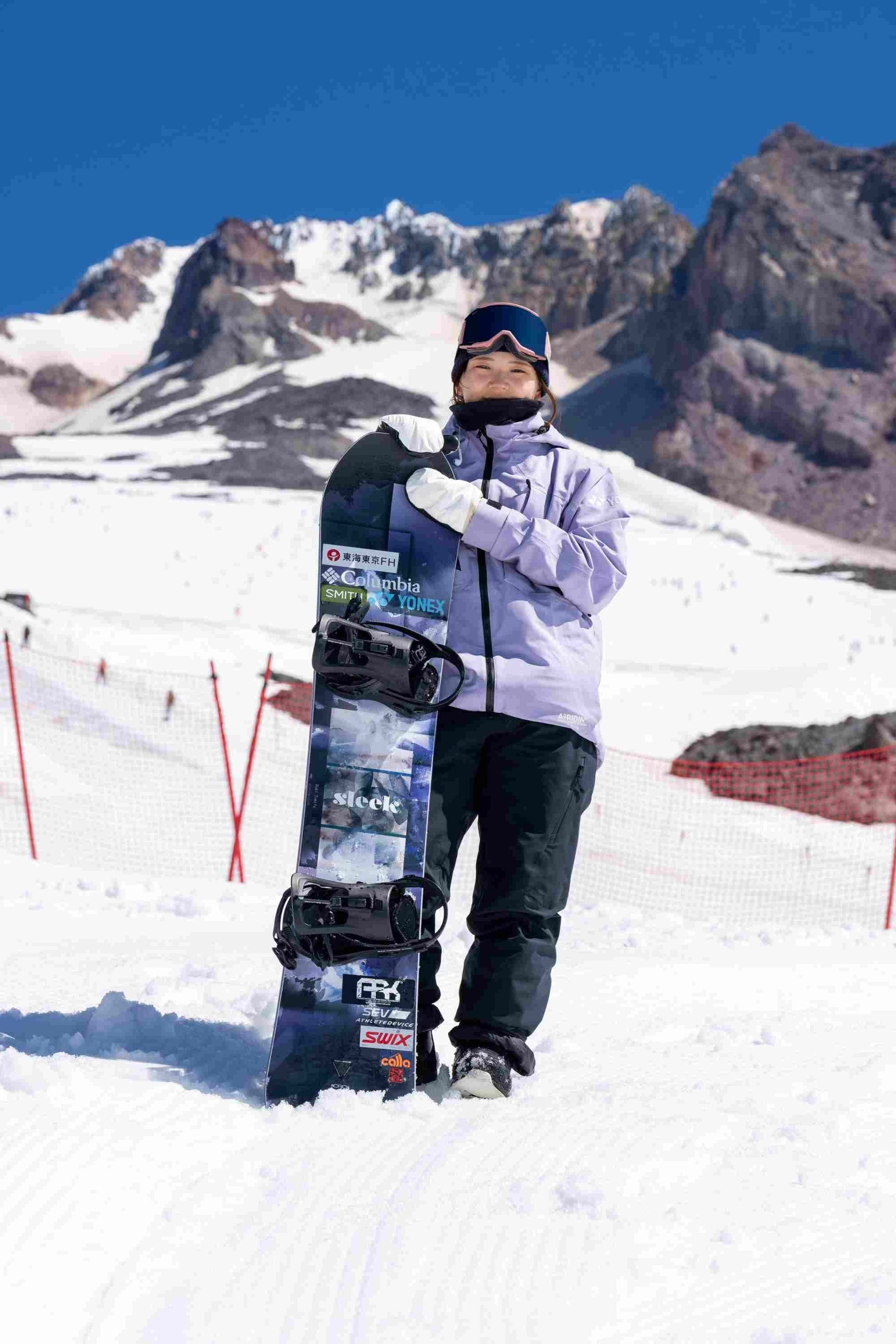 国際スノーボード＆スケートボード専門学校のコーチを務める卒業生の冨田るき選手