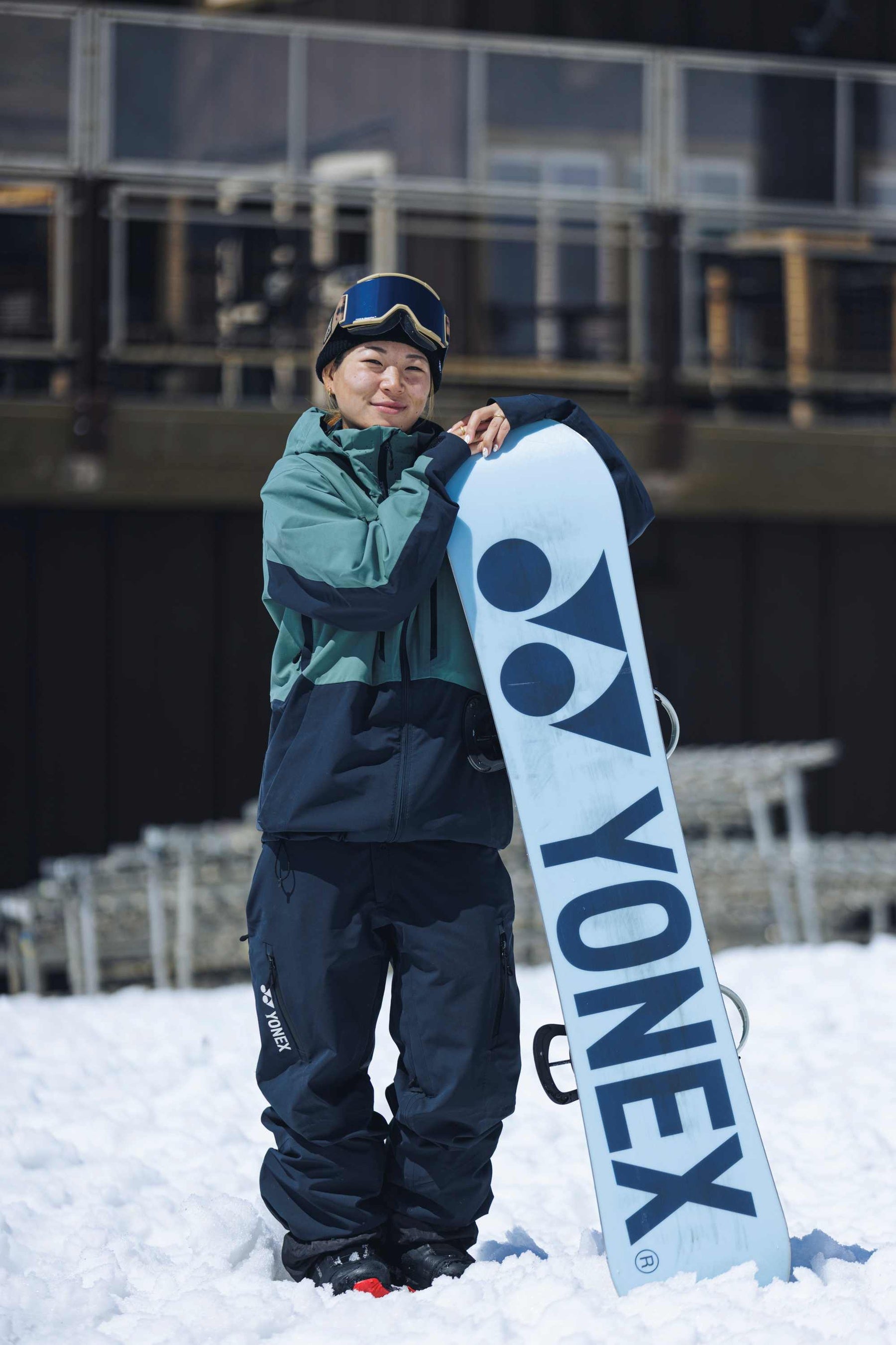 国際スノーボード＆スケートボード専門学校のコーチを務める卒業生の冨田せな選手