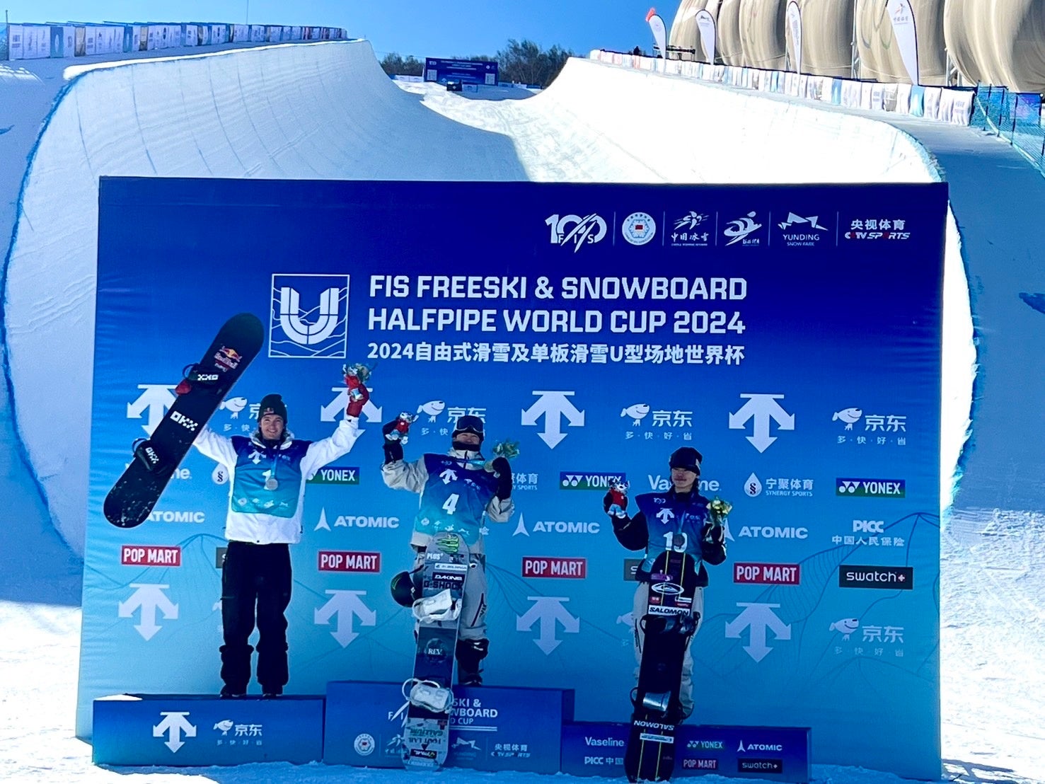 国際スノーボード＆スケートボード専門学校2年の山田琉聖選手の24/25W杯3位入賞の様子