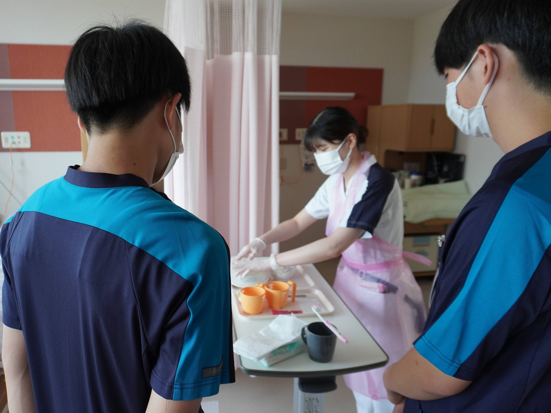 新潟医療福祉大学が高大連携協定を締結した高校を対象に行った出張職業体験の様子