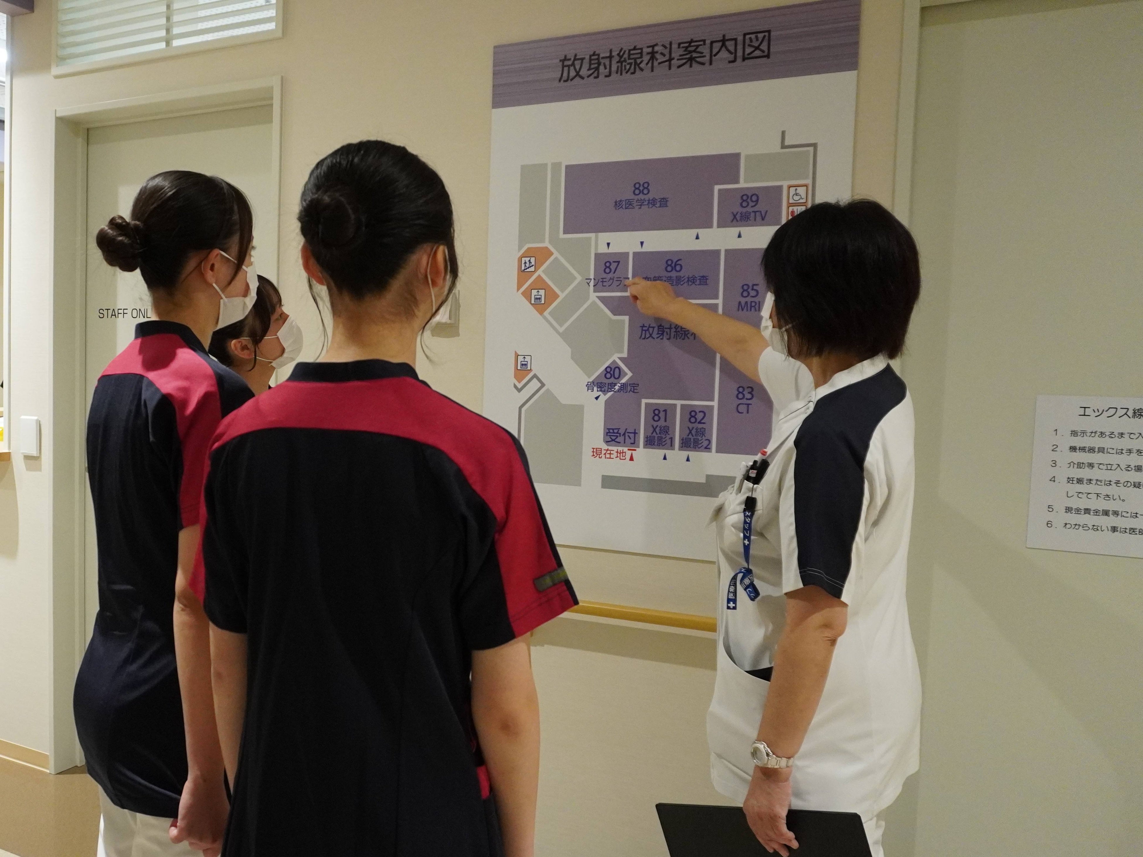 新潟医療福祉大学が高大連携協定を締結した高校を対象に行った出張職業体験の様子