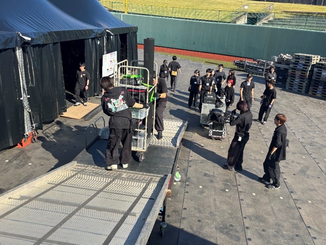 「音楽が好き」を仕事に 国際アート&デザイン大学校の学生が「LIVE AZUMA 2026」の舞台裏でスタッフ研修