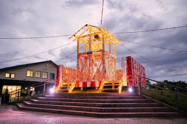 【完成した制作物】上部：やぐら　下部：ウッドデッキ