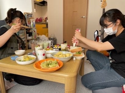 自宅における試作およびレシピ考案の様子