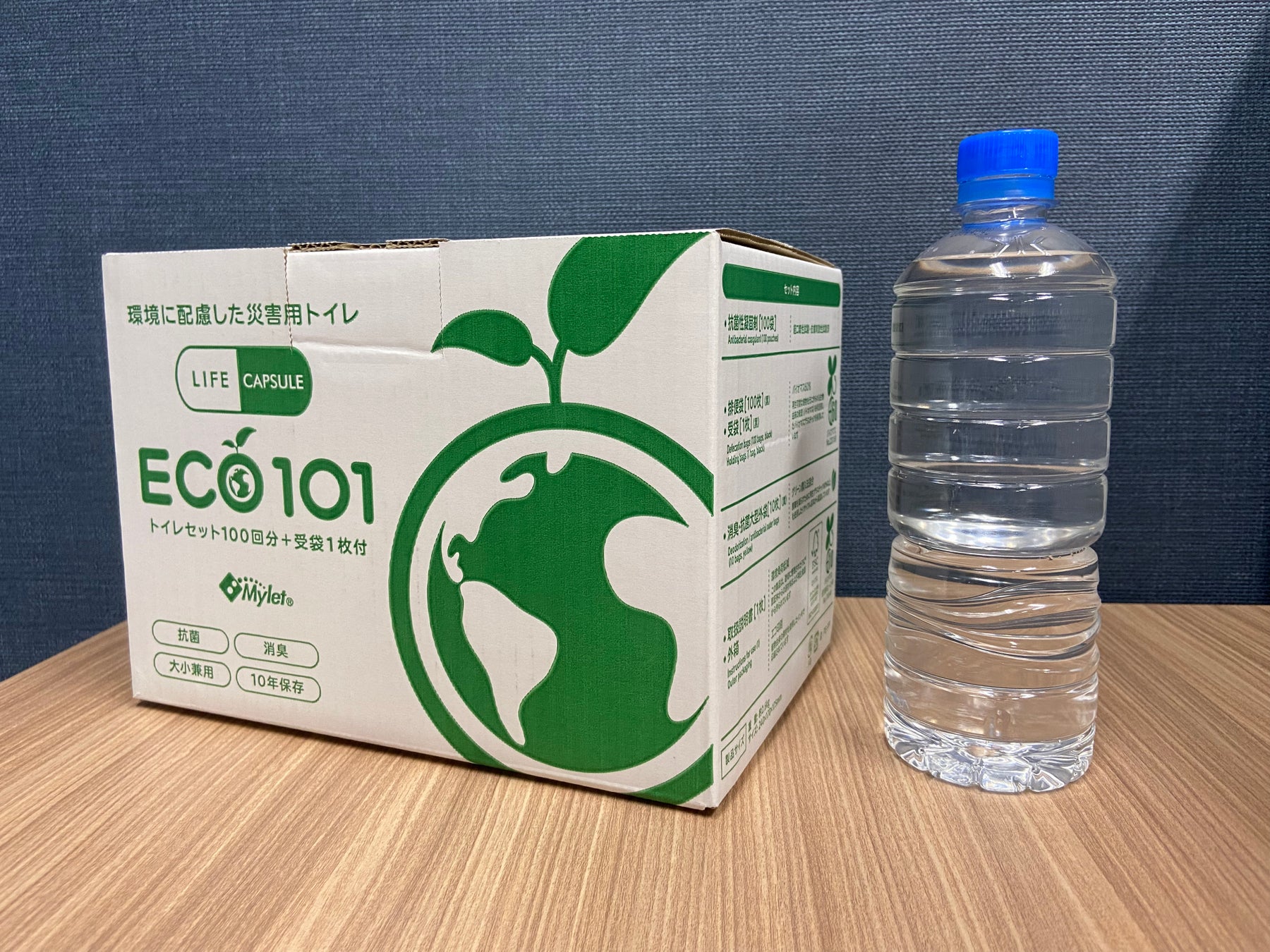 (写真=500mlペットボトルよりも低く、備蓄のしやすさにも配慮した)