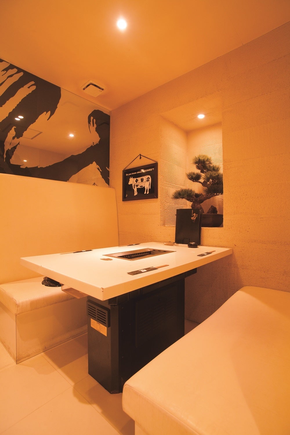 高級感ある白い店内も人気の秘密