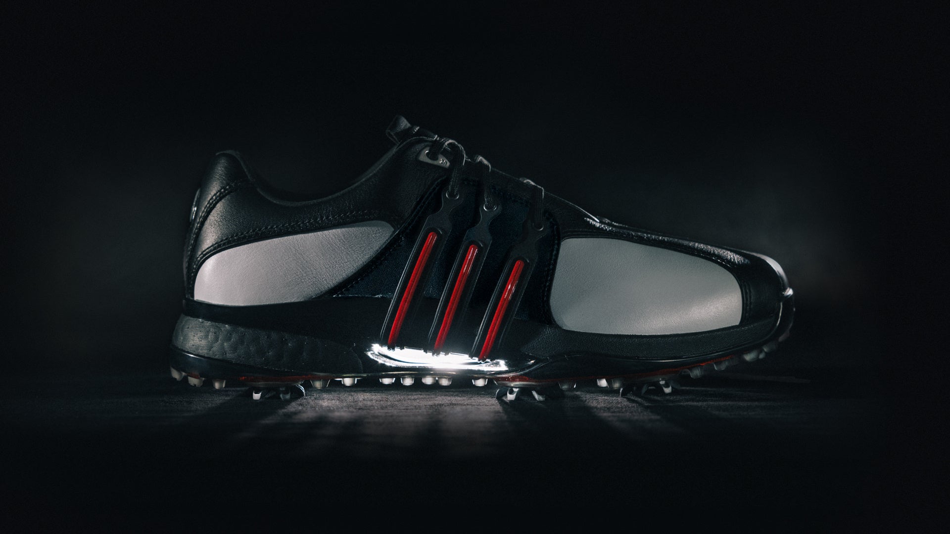 フットボーラーに向けたプレデタースニーカー「PREDATOR SNEAKER