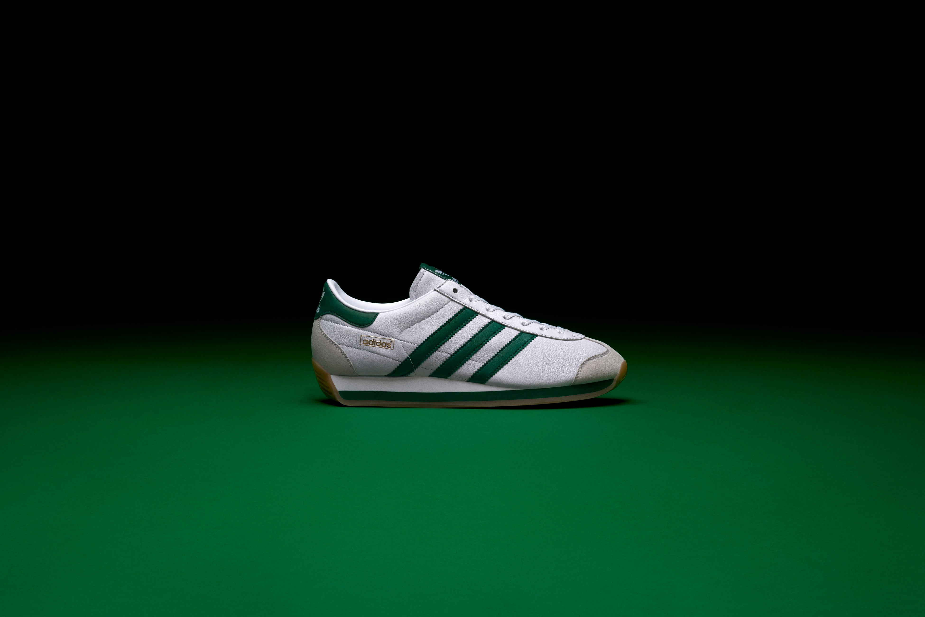 adidas Originalsの過去、現在、未来の軌跡をたたえるレトロランニング