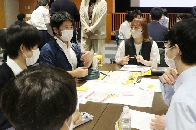 司会やグループワークのファシリテーターとして本学学生も参加