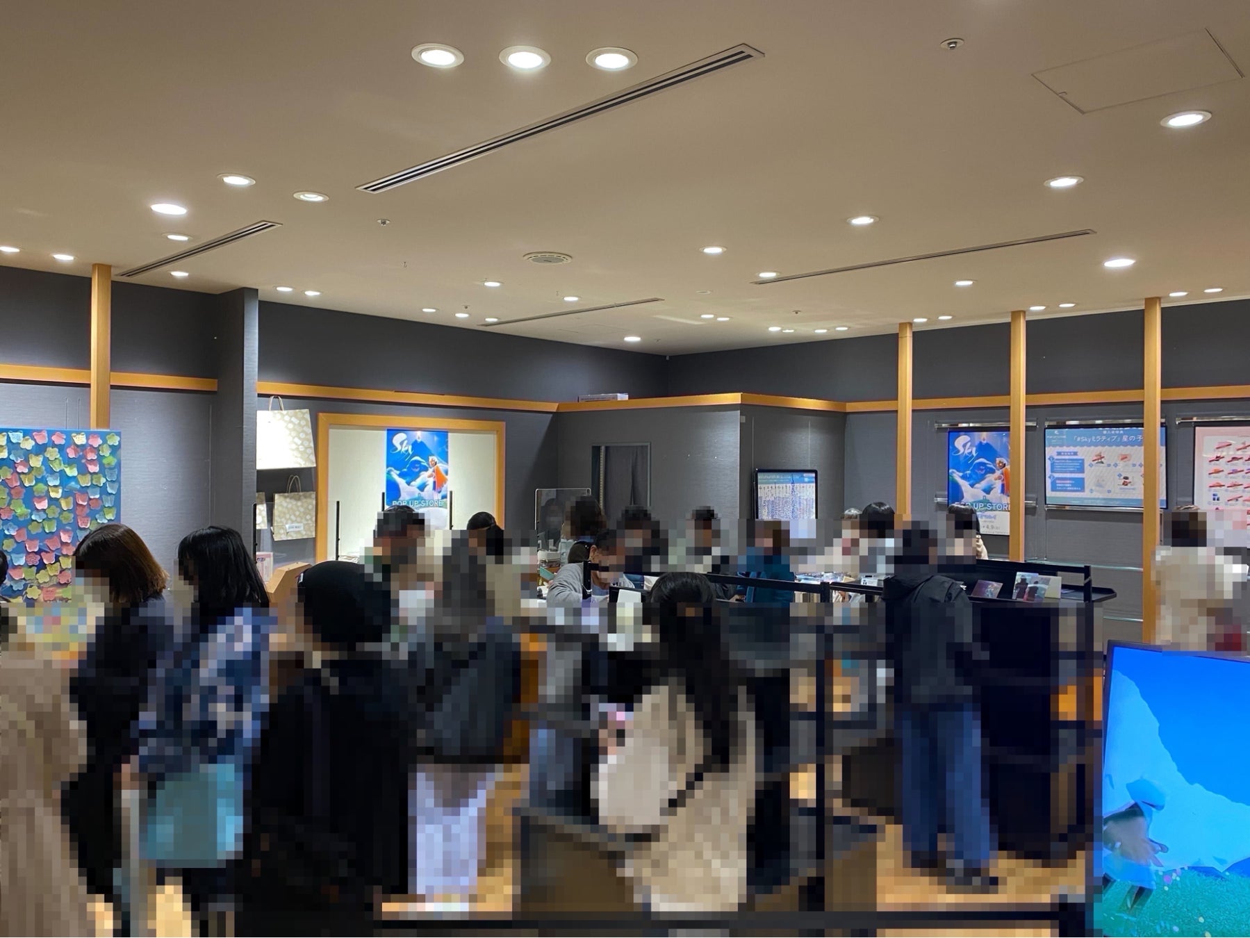 「ミラティブ×Skyポップアップストア」大盛況!開催初日から1,000人以上が購入、完売グッズ続出で週末には長蛇の列も。オンライン限定グッズの特別販売やフォトスポットも登場し、オンラインとオフラインの融合を象徴するイベントに。次回はコトダマンとのコラボ。 「ミラティブ×Skyポップアップストア」大盛況!開催初日から1,000人以上が購入、完売グッズ続出で週末には長蛇の列も。オンライン限定グッズの特別販売やフォトスポットも登場し、オンラインとオフラインの融合を象徴するイベントに。次回はコトダマンとのコラボ。