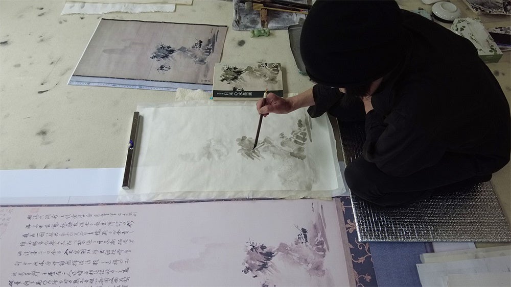 浅見貴子氏共同による国宝「「破墨山水図」の筆運び順検討の様子