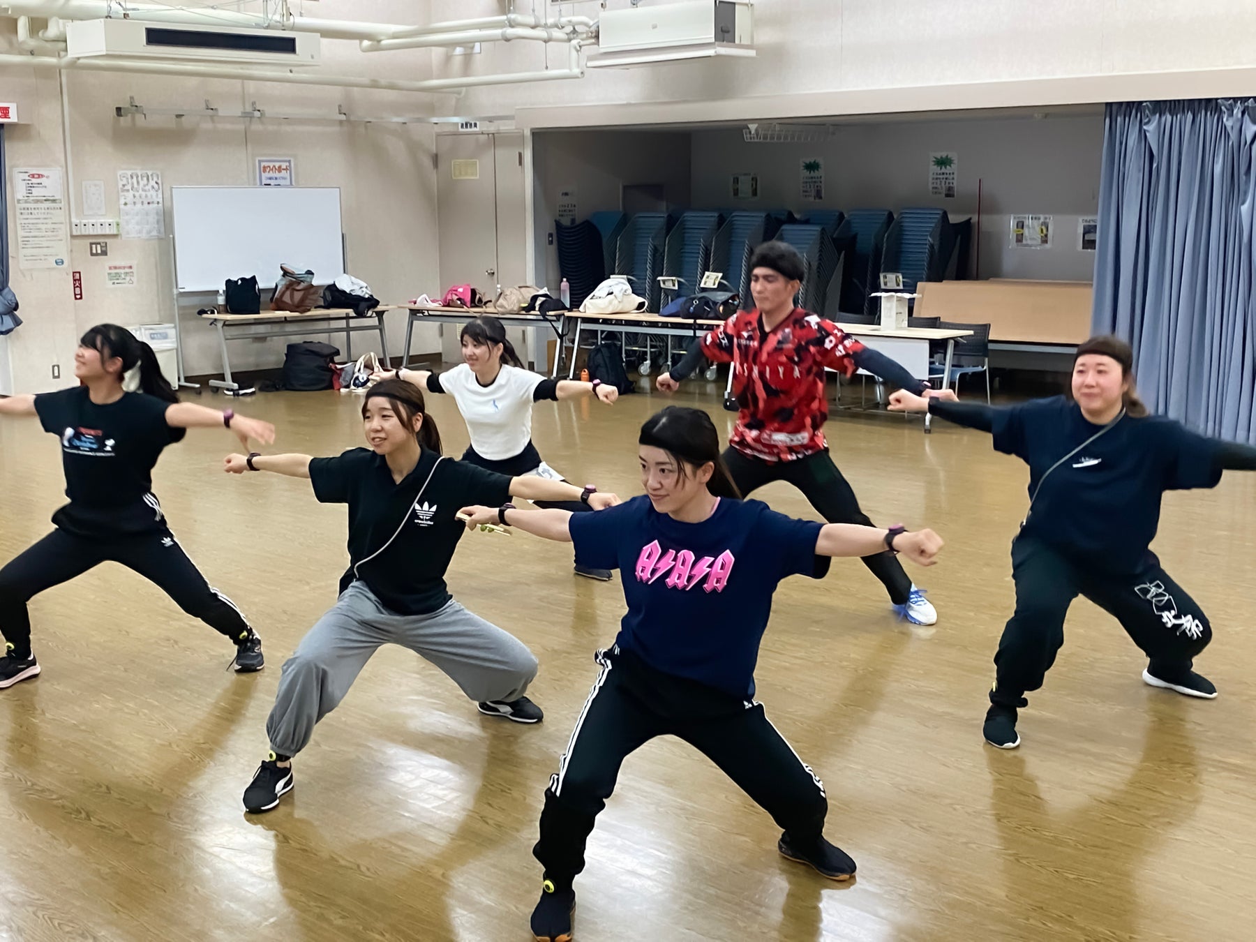 メタバース上で再現されるパフォーマンス (実写の画像とは異なる時点で動作をキャプチャーしたものです)© 一般社団法人YOSAKOIソーラン祭り組織委員会