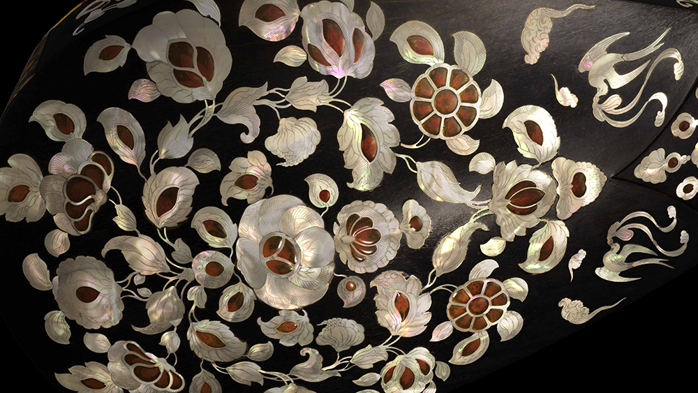 表面に施された緻密な装飾&nbsp; ＶＲ作品『正倉院―時を超える想い』　&nbsp; 監修：東京国立博物館　文化財活用センター　宮内庁正倉院事務所　制作：TOPPAN株式会社