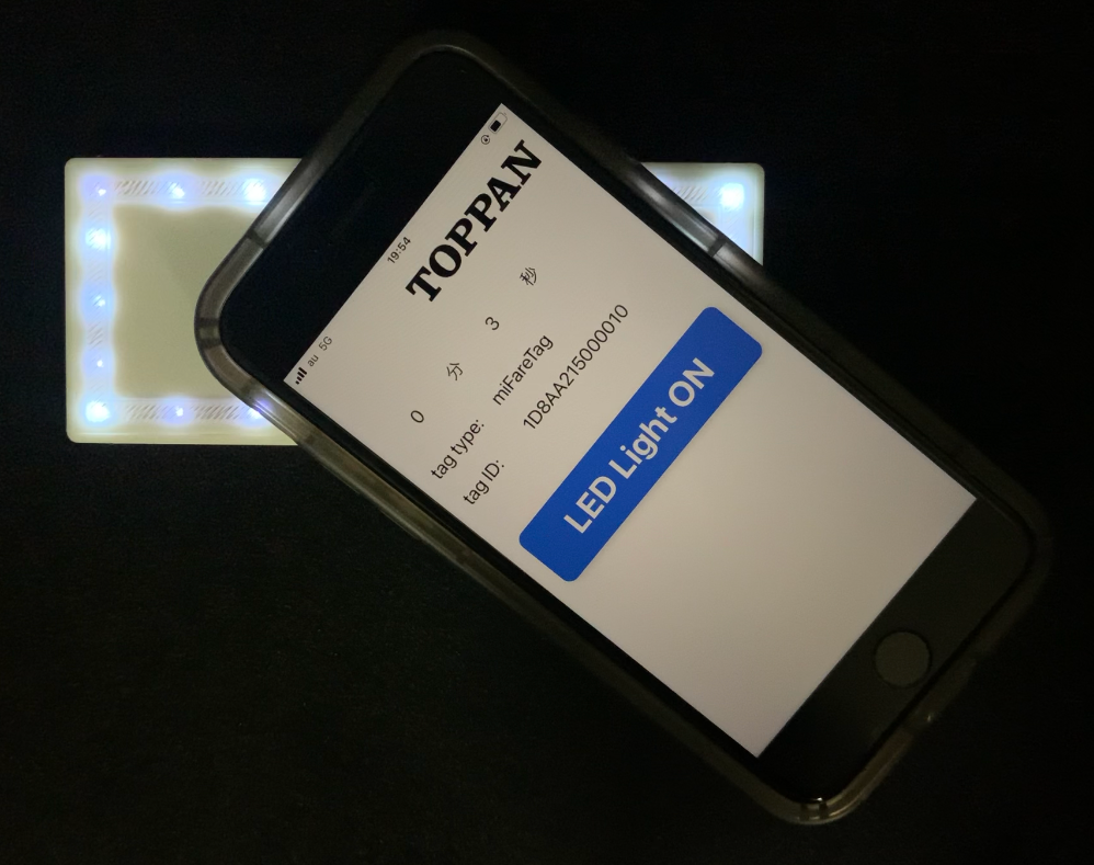 LED付きNFCタグ © TOPPAN Digital Inc.