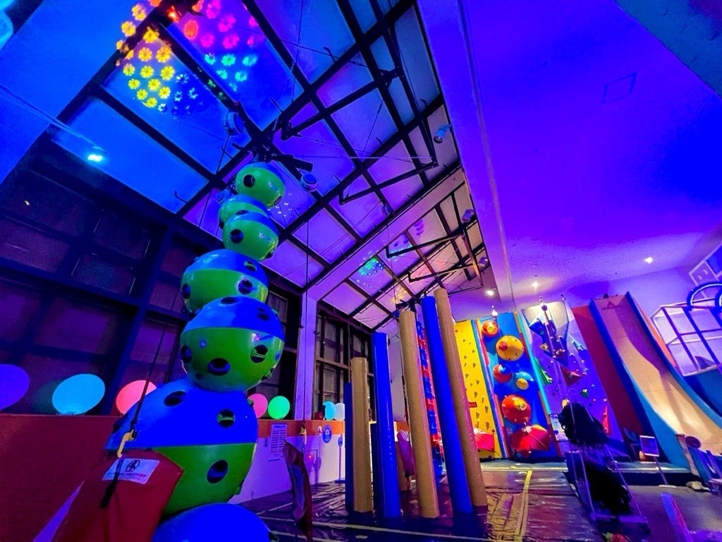 光に包まれる非日常体験!トンデミ横須賀で開催される“ナイトトンデミ” 光に包まれる非日常体験!トンデミ横須賀で開催される“ナイトトンデミ”