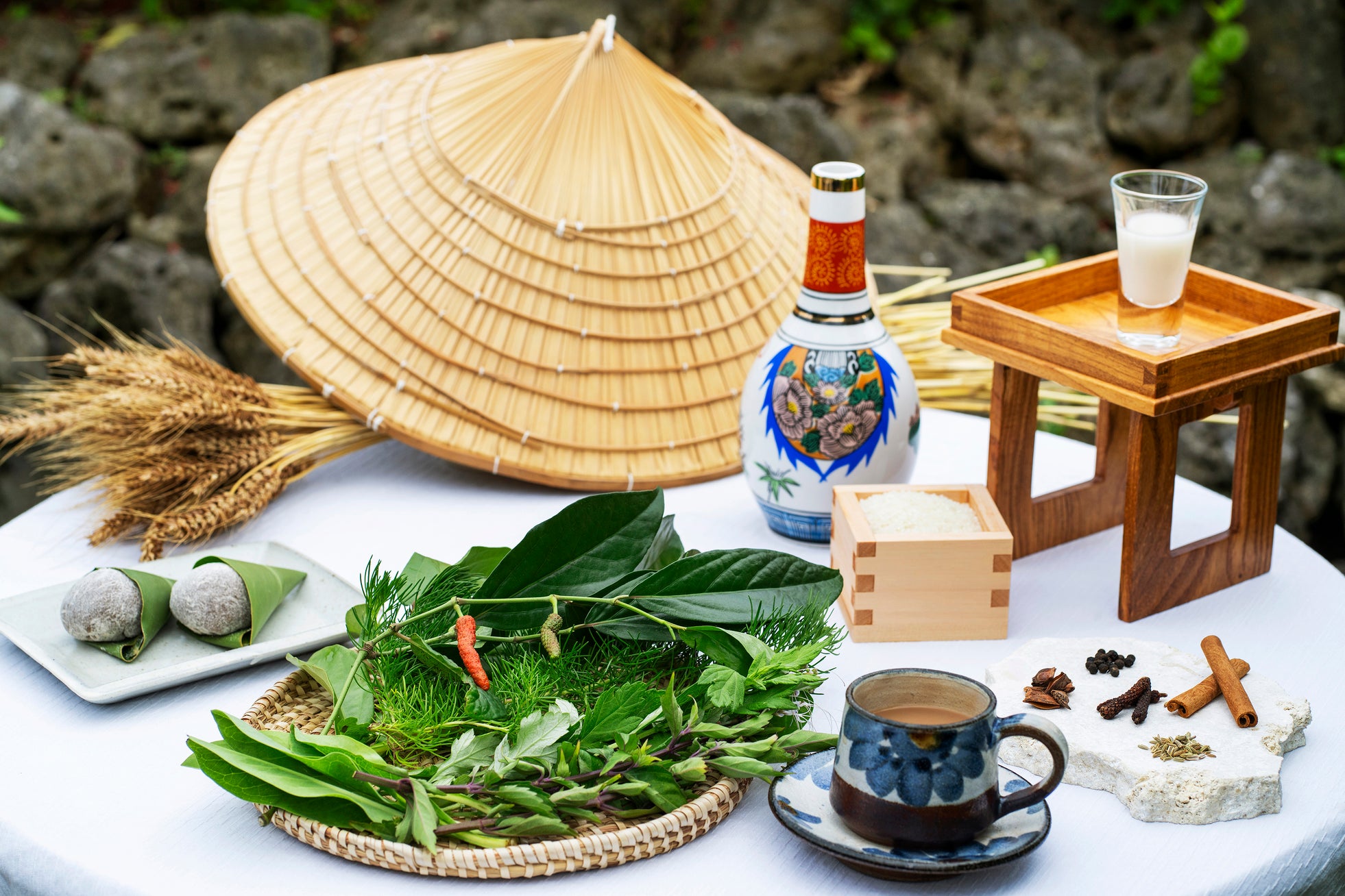 【星のや竹富島】冬こそ、本物の島時間へ。島民の暮らしに倣い、旬の命草や祭事に触れる4つの催しを提供
