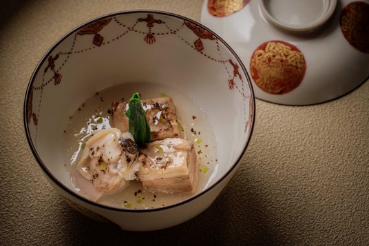 【星のや京都】蓬とエスカルゴ、真珠貝とピータン。独創的な発想で仕立てる日本料理「真味自在」春メニュー提供開始 【星のや京都】蓬とエスカルゴ、真珠貝とピータン。独創的な発想で仕立てる日本料理「真味自在」春メニュー提供開始