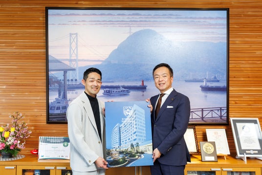 【リゾナーレ下関】山口県下関市 前田晋太郎市長を表敬訪問し、世界最大の英文週刊ニュース誌「TIME」が選ぶ「2026年 世界で最も素晴らしい場所」にリゾナーレ下関が選出されたことを報告しました 【リゾナーレ下関】山口県下関市 前田晋太郎市長を表敬訪問し、世界最大の英文週刊ニュース誌「TIME」が選ぶ「2026年 世界で最も素晴らしい場所」にリゾナーレ下関が選出されたことを報告しました