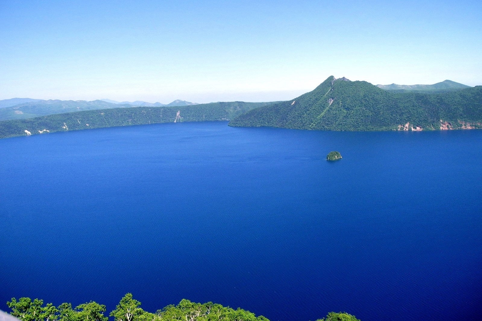 夏の摩周湖（出展：「弟子屈なび」）