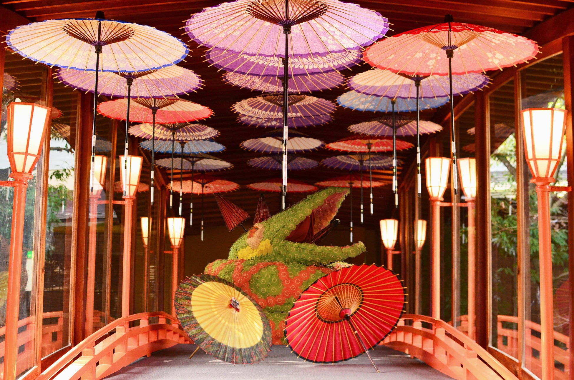 【界 玉造】和傘ノ小径と和傘ノ大蛇