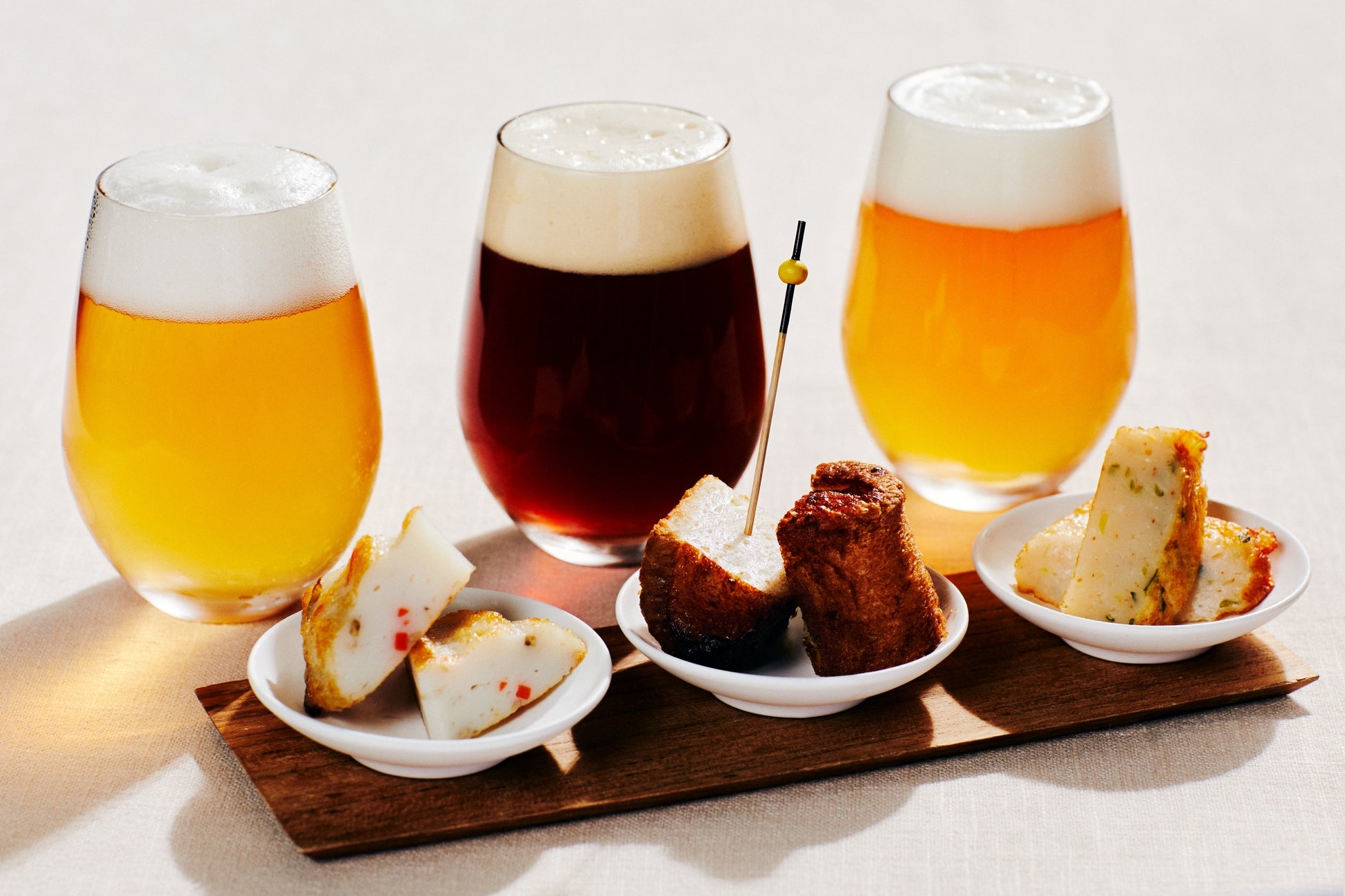 左から「きんぴら×ピルスナー」「パンロール×ドンケル」「味噌南蛮×ヴァイス」