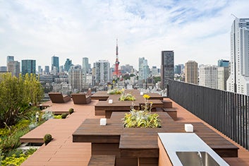 東京タワーを一望できる屋上テラス