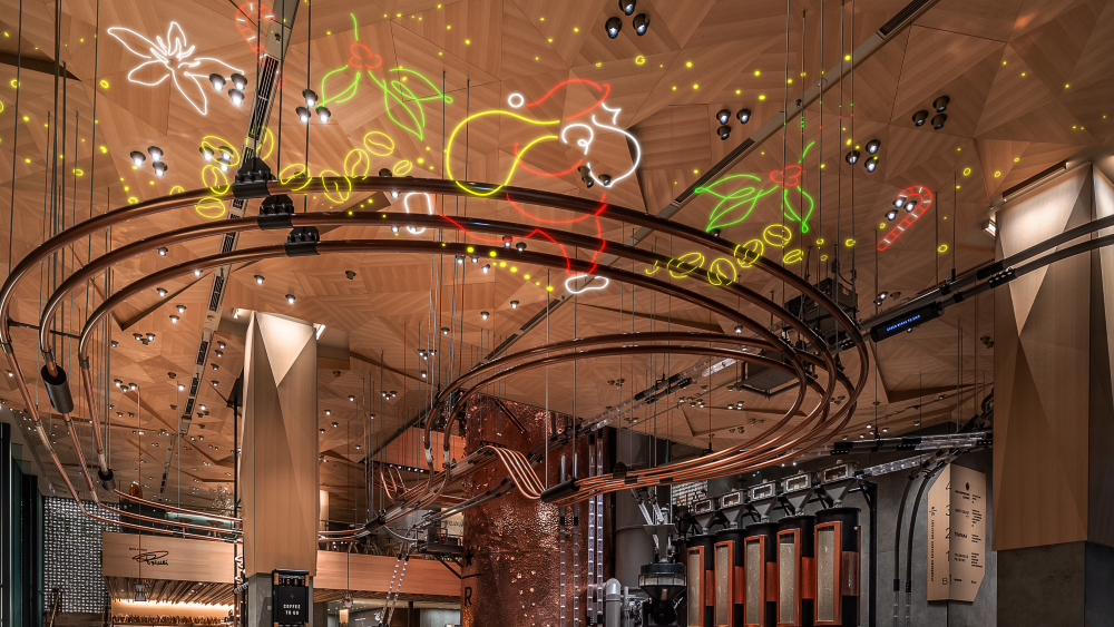 スターバックスリザーブロースタリー　ホリデー2024　オーナメント3種セット 高さ4.5mのきらめくステンドグラス風ツリーとぬくもりを届ける