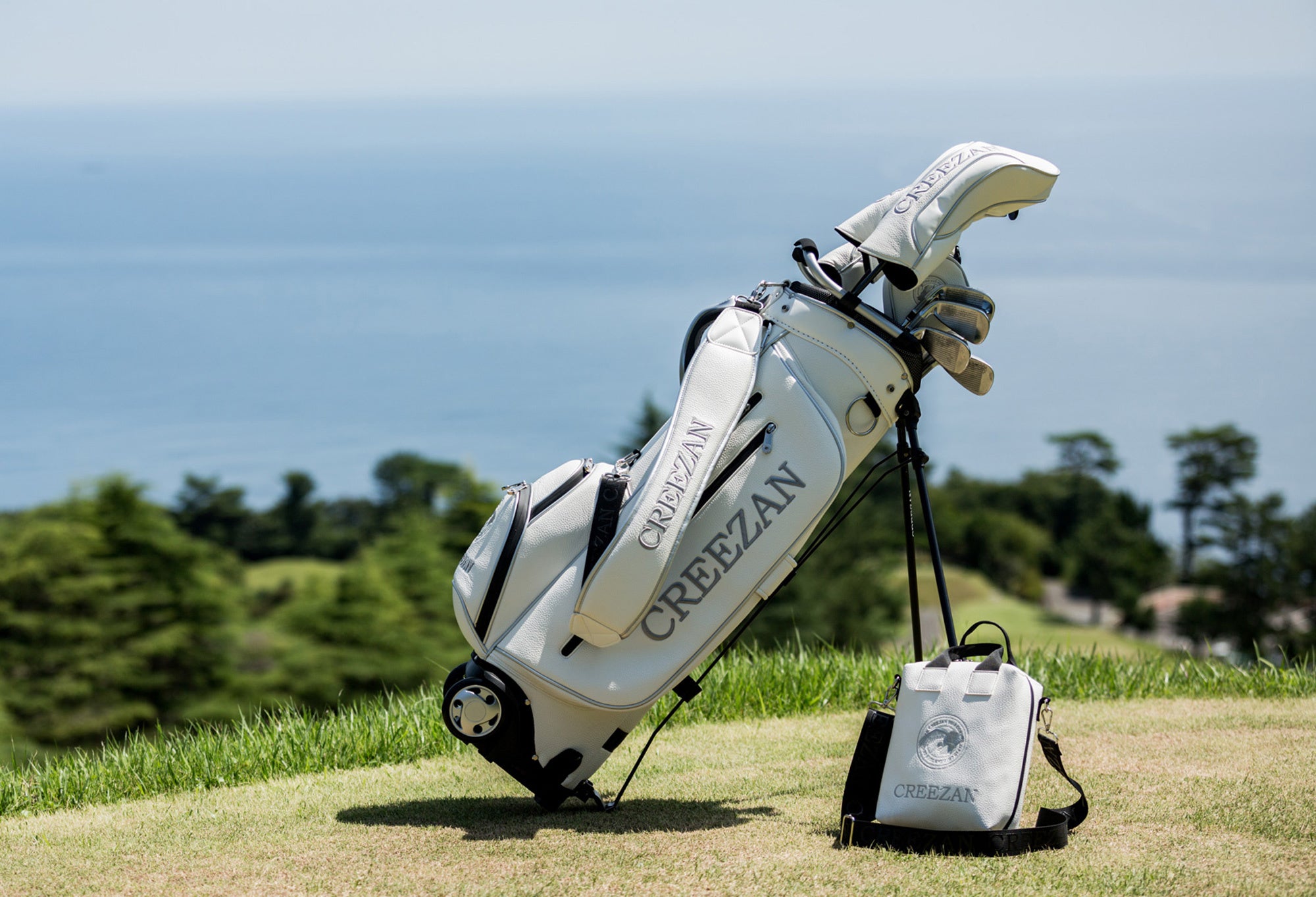 白が際立つ上質なゴルフコレクション「CREEZAN GOLF」デビュー
