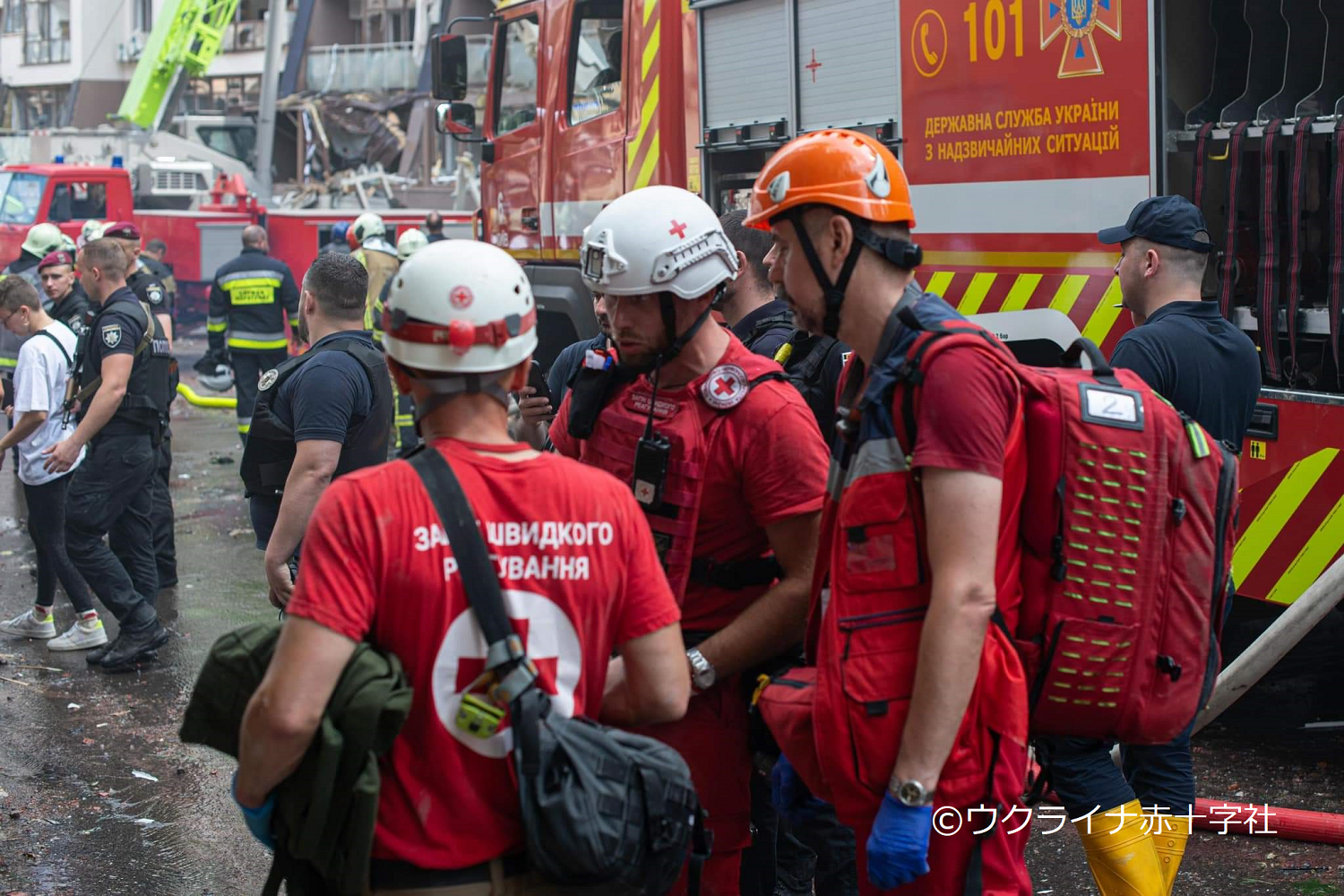 首都キーウ周辺で救援活動を行うウクライナ赤十字社の職員