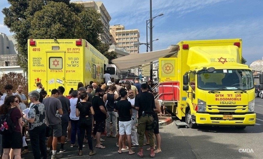 献血に協力する市民（イスラエル）