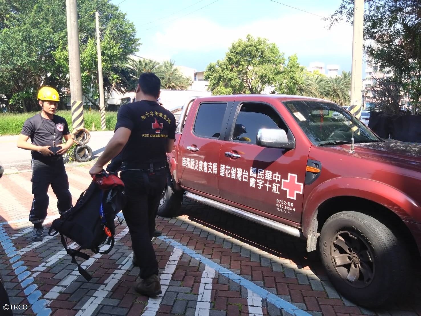 発災直後から救護活動へ向かう災害対応チーム