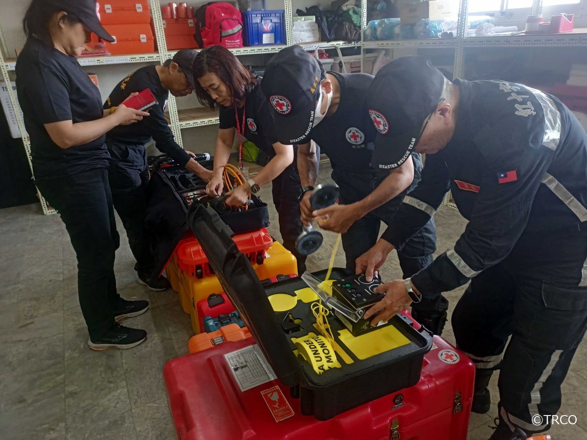 出動準備を進める災害対応チーム