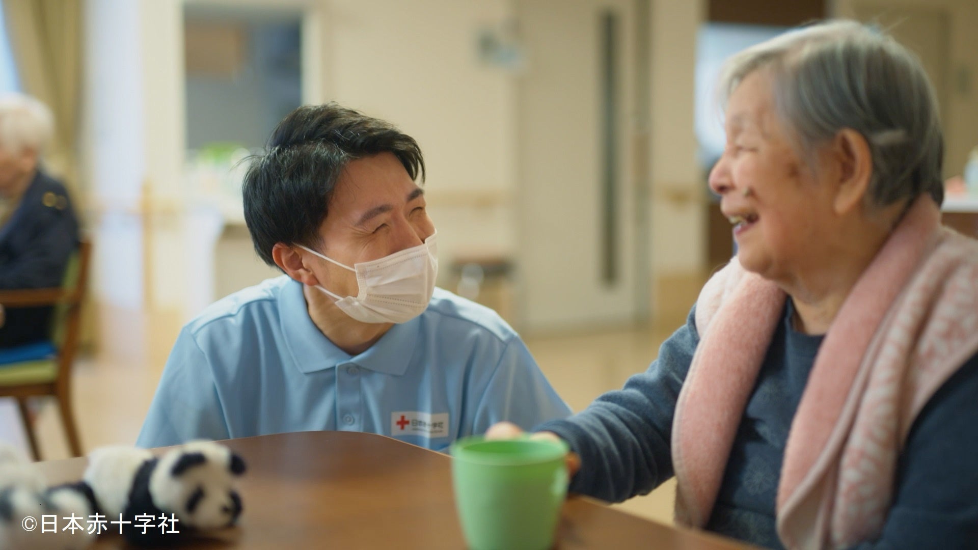 【日本赤十字社】「笑顔になるために。／介護福祉士」篇