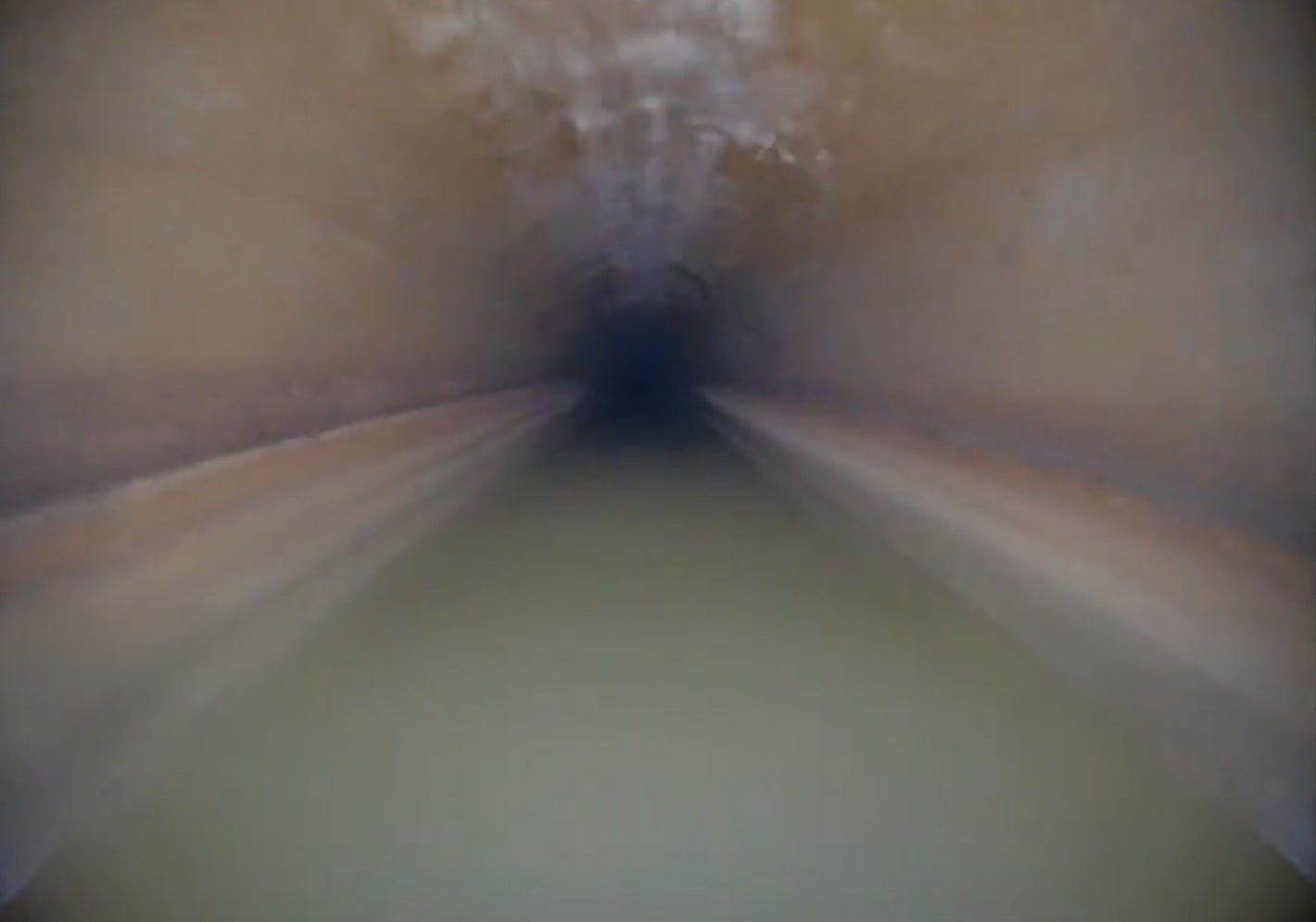 管渠内の長距離飛行に特化した専用ドローン「Rangle X」を開発、下水道管渠内で連続1.3kmの点検飛行に成功