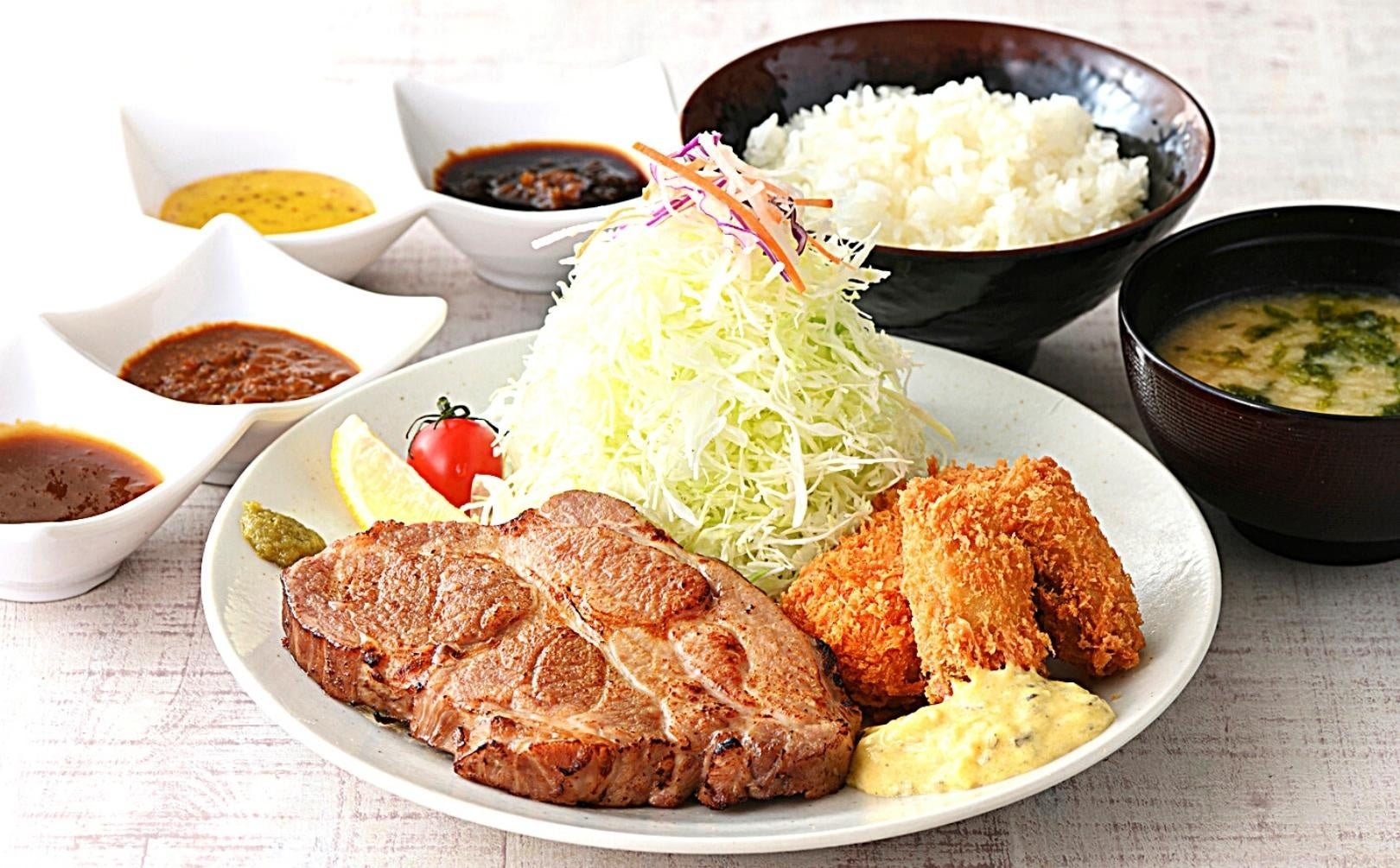 ポークステーキ（二合目）＆カキフライコンビ定食　税込1,690円