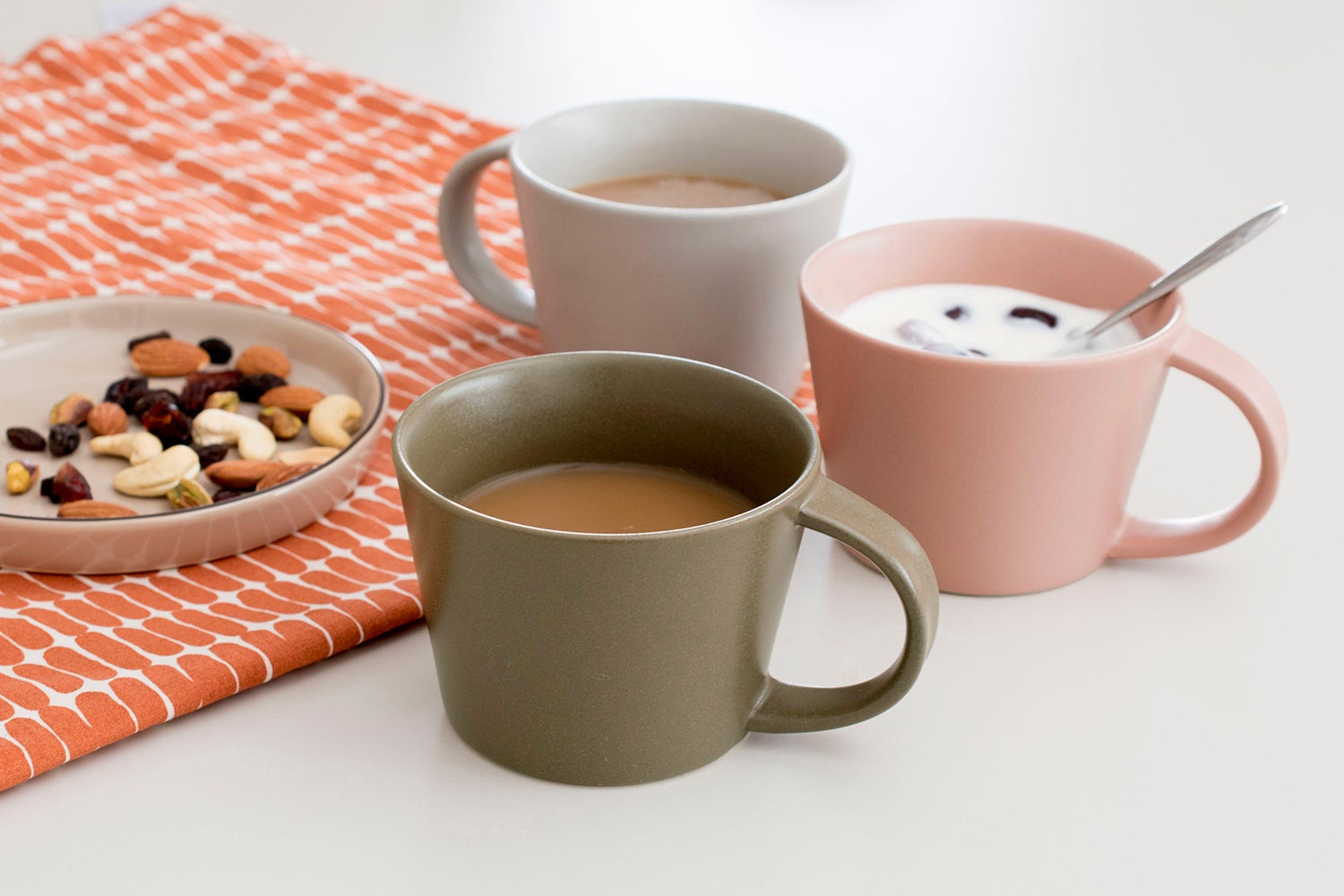 手作りのぬくもり溢れる瀬戸焼マットマグカップにくすみカラー3色が新