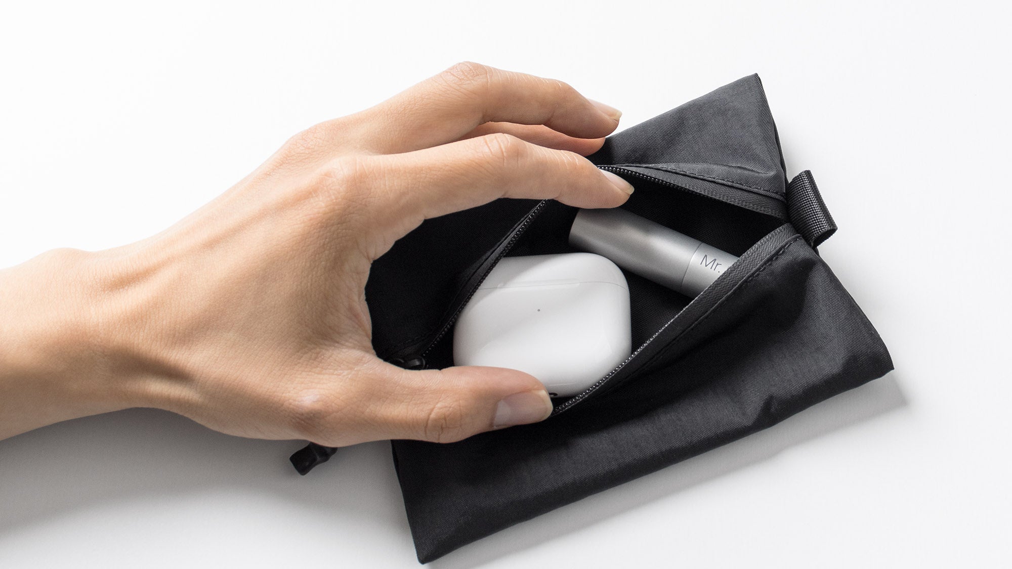 耐水性能に優れた大人気ポーチがさらに手に取りやすくなって登場