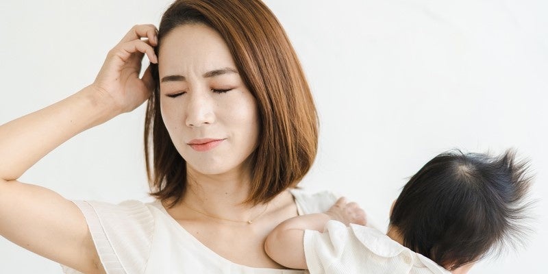 出産後の女性 半数以上が悩んでいる 産後抜け毛 22年5月12日 育児の日 産後抜け毛外来 開設 クレアージュ東京 エイジングケアクリニックのプレスリリース