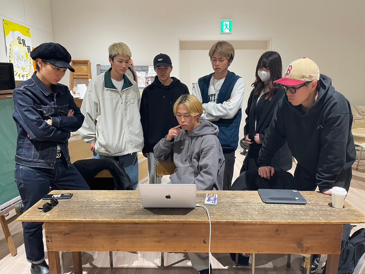 ディスカッションする生徒たち