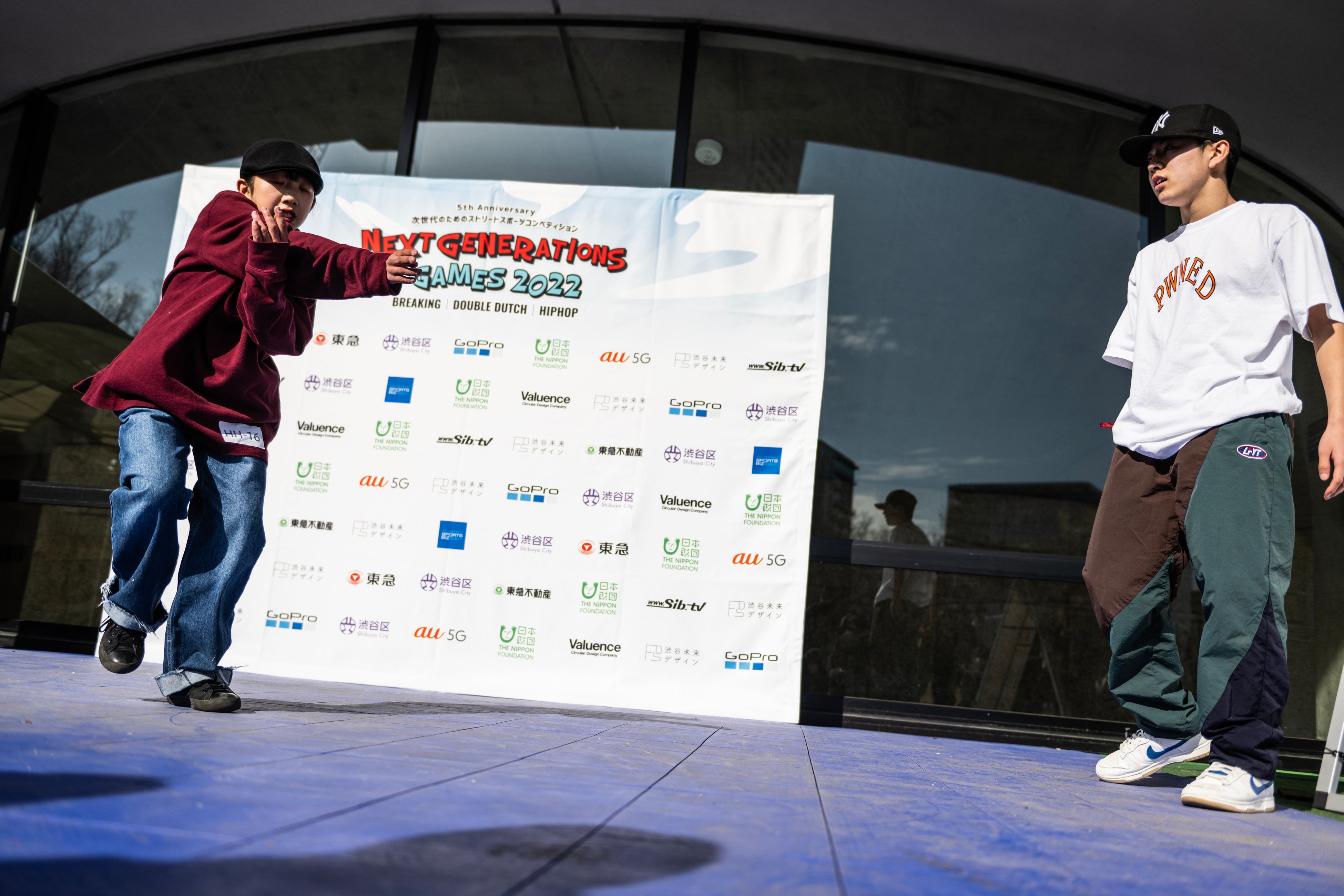 ヒップホップ_優勝したHIMARI(左側)のパフォーマンス