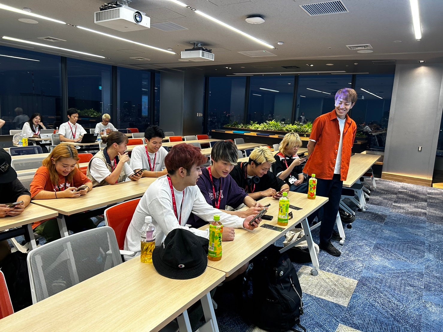 ▲ぞのさんっと共に動画の構成を考える受講生