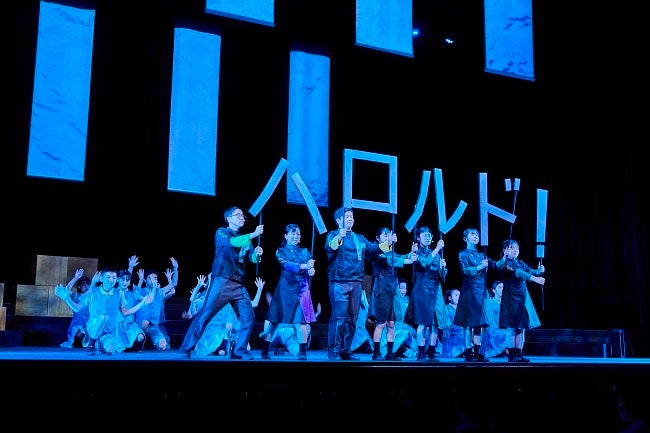 2022年公演の様子。当日はイオンモール岡山内各所のサイネージでも生中継された