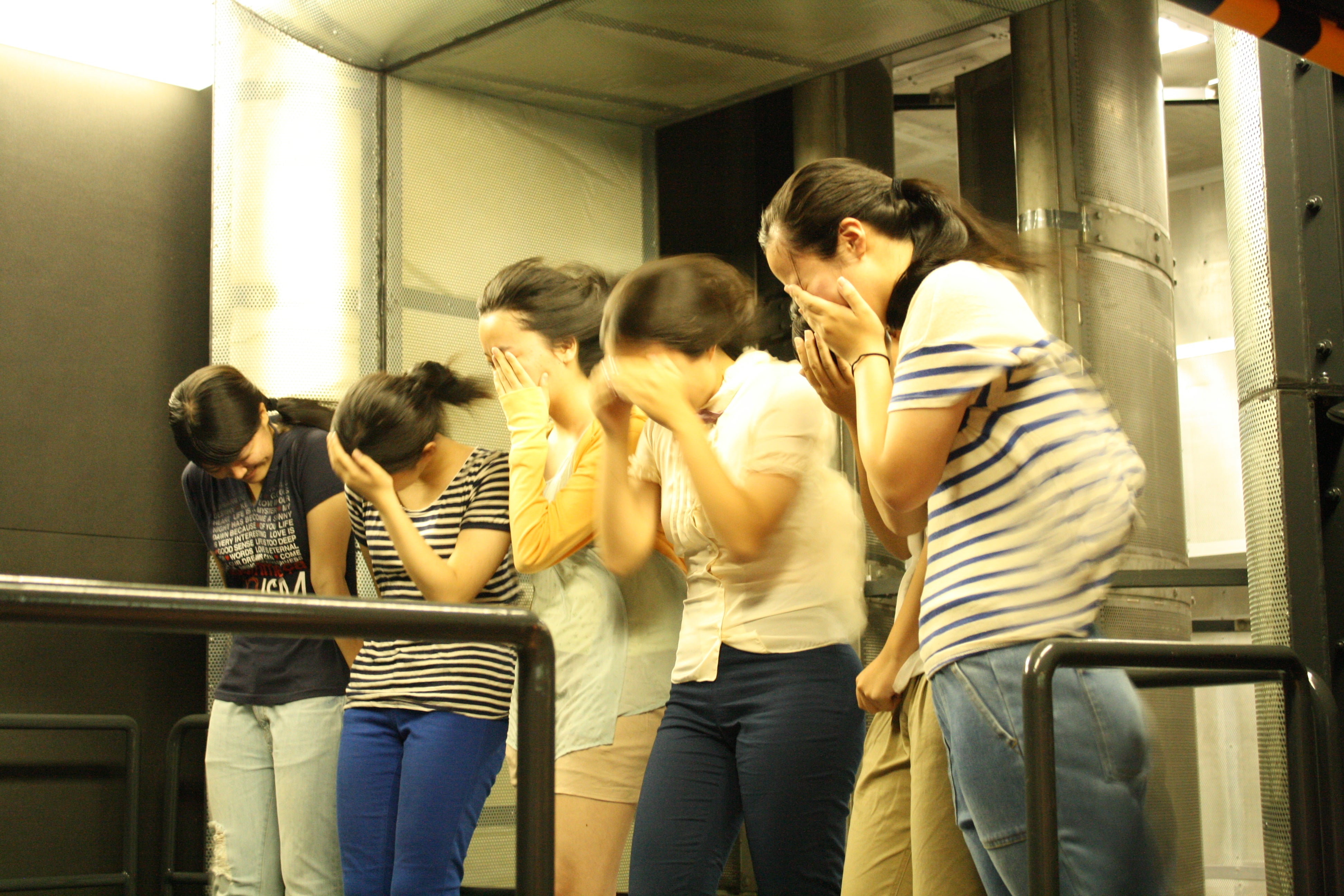 風洞実験棟で、毎秒30mの強風を体験