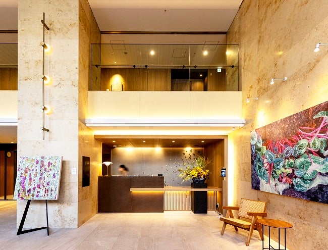 運営する有料老人ホーム内でアーティストの作品展示を行う