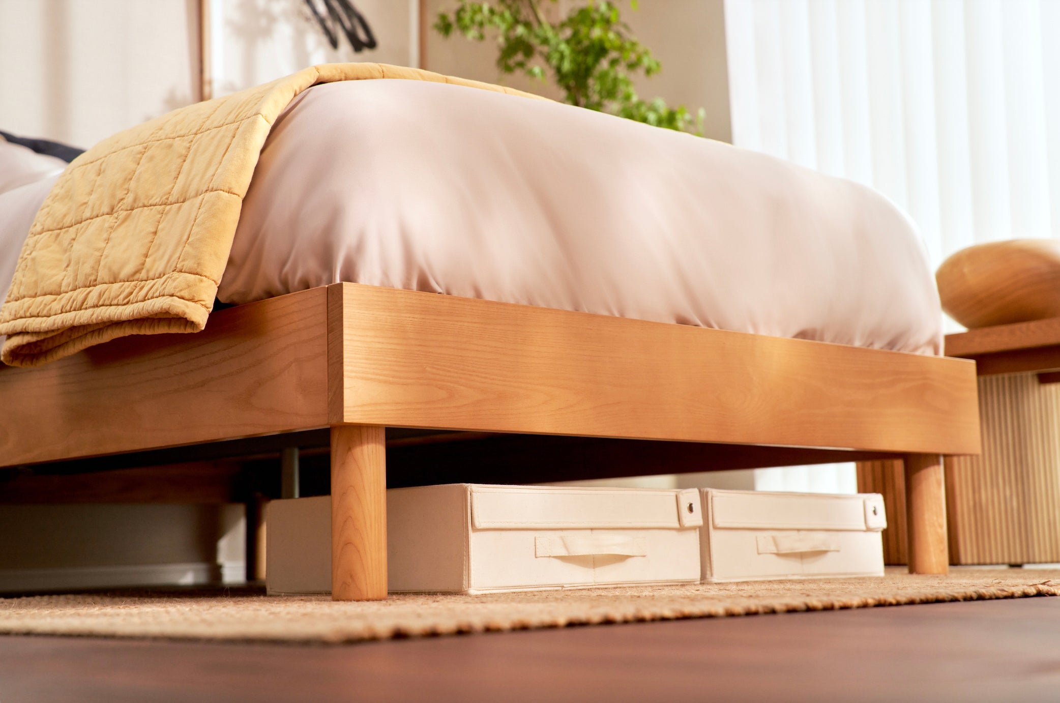 ベッド下も有効活用できます