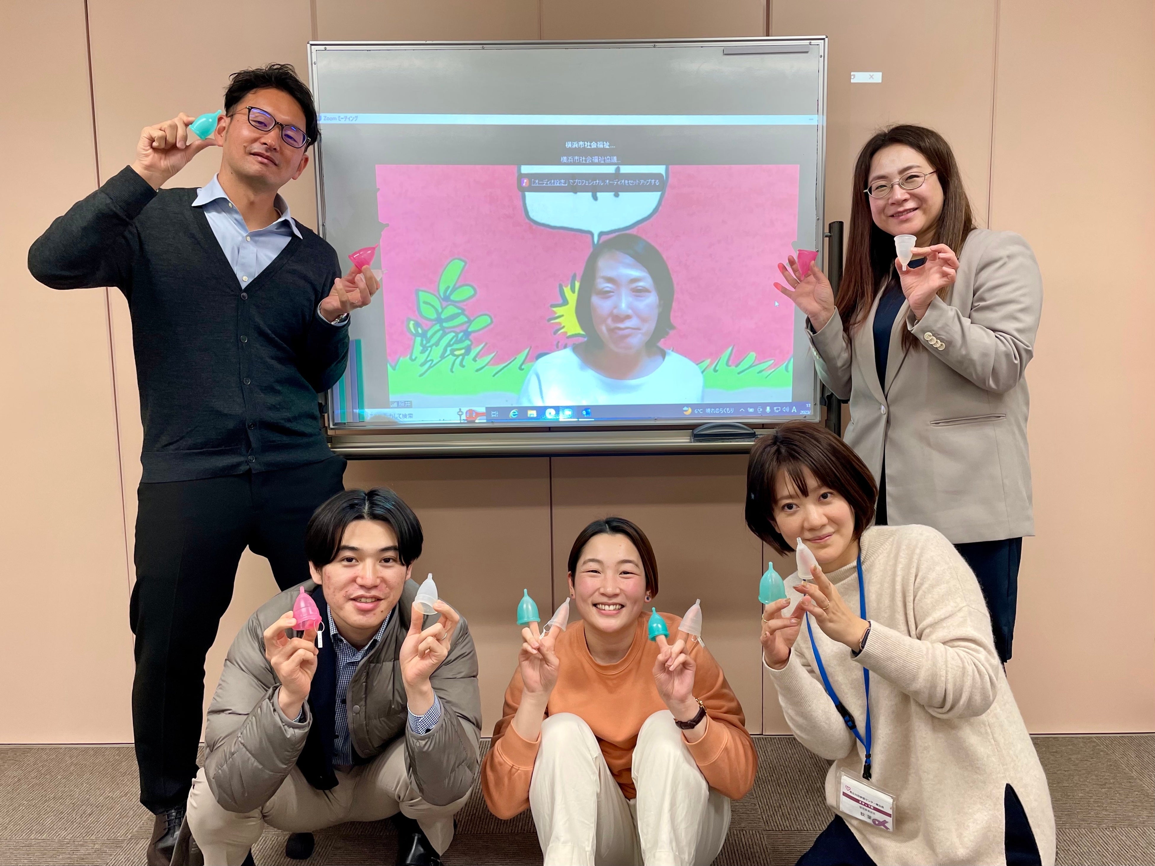 （写真左から）横浜市社会福祉協議会 舟田泰久、横浜市社会福祉協議会 長谷川広貴、インテグロ（株）木下綾乃、横浜市男女共同参画推進協会 秋葉由美、薬樹（株）中村麻衣子、薬樹（株）照井敬子